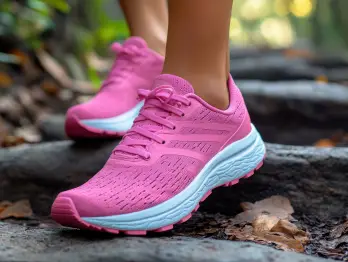 Dobd le a csizmát! A tavasz cipőforradalma megérkezett! 